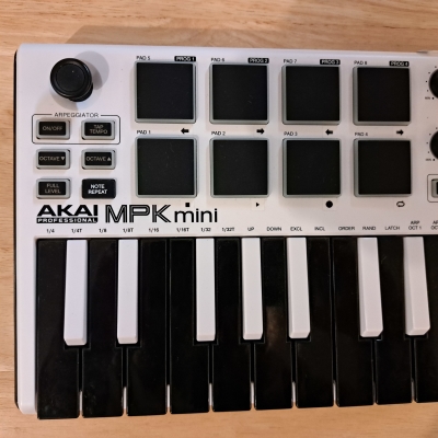 Store Special Product - Akai - MPKMINI MKIII WHITE